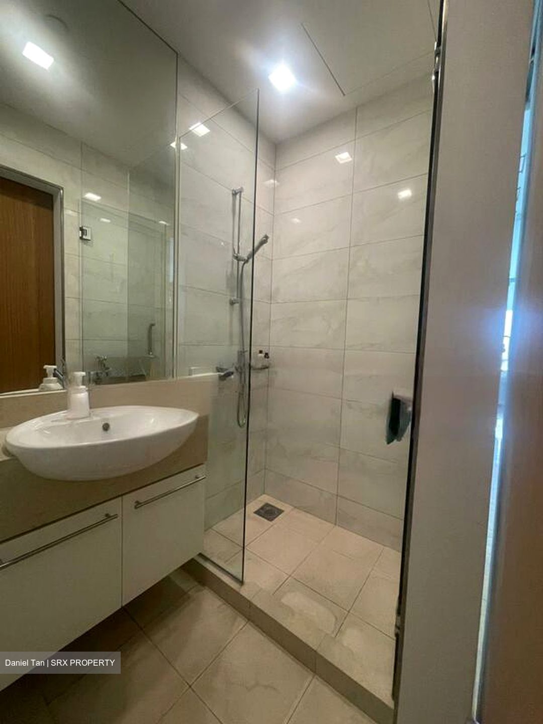 Clarke Quay MRT (D1), Office #469211451